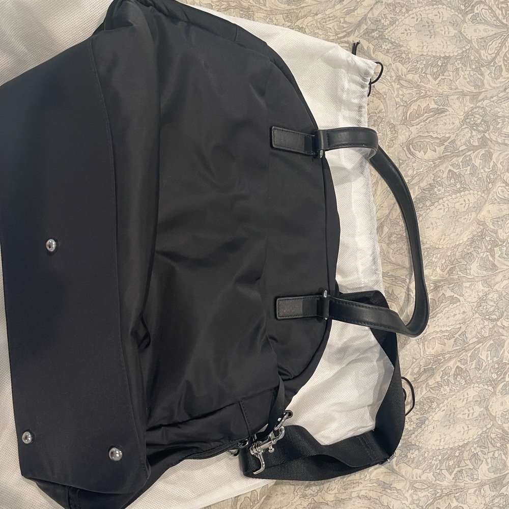 Lo & Sons Sleek Black Laptop Bag